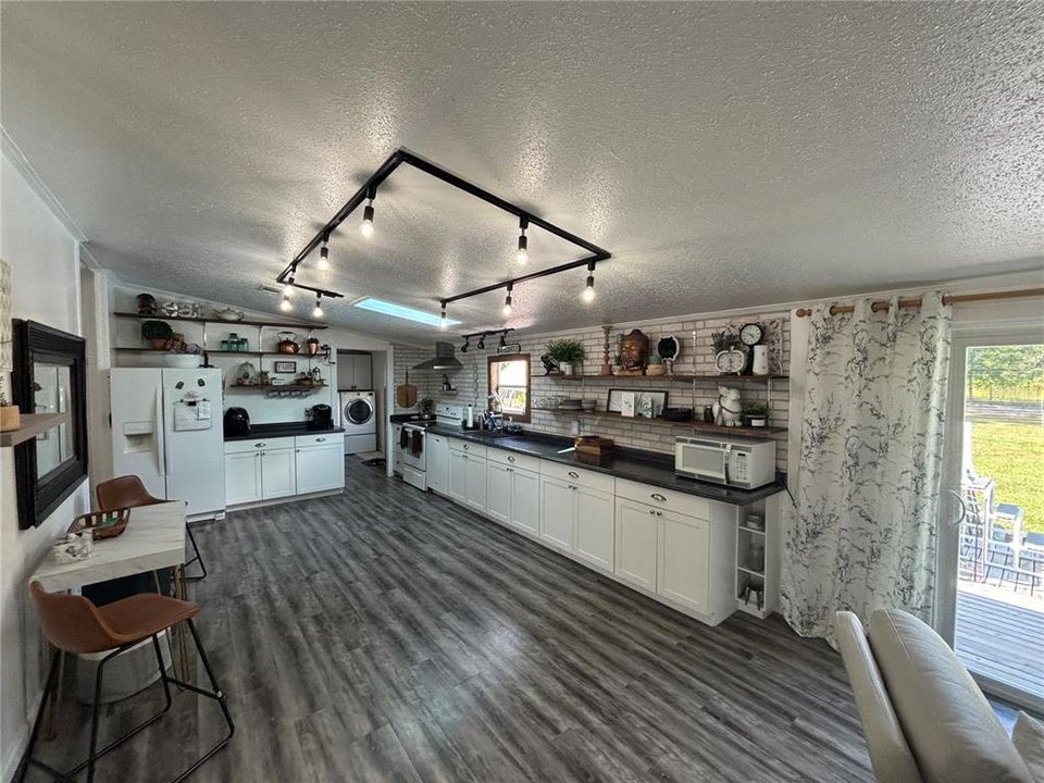 For Sale: $399,000 (5 beds, 4 baths, 3288 Square Feet)