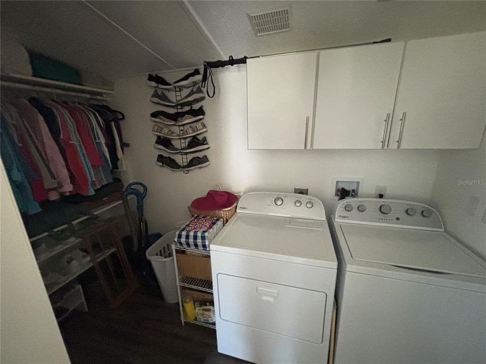 For Sale: $399,000 (5 beds, 4 baths, 3288 Square Feet)