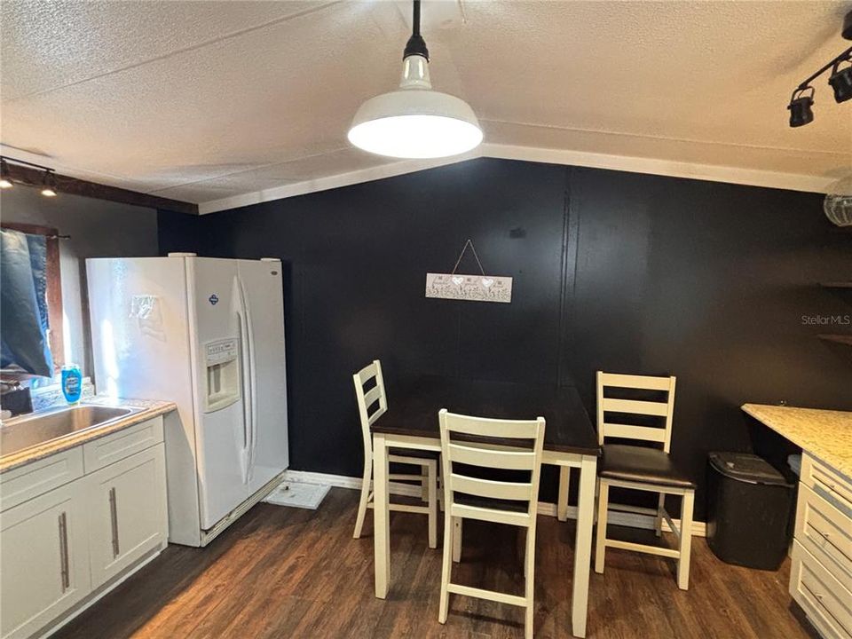 For Sale: $399,000 (5 beds, 4 baths, 3288 Square Feet)