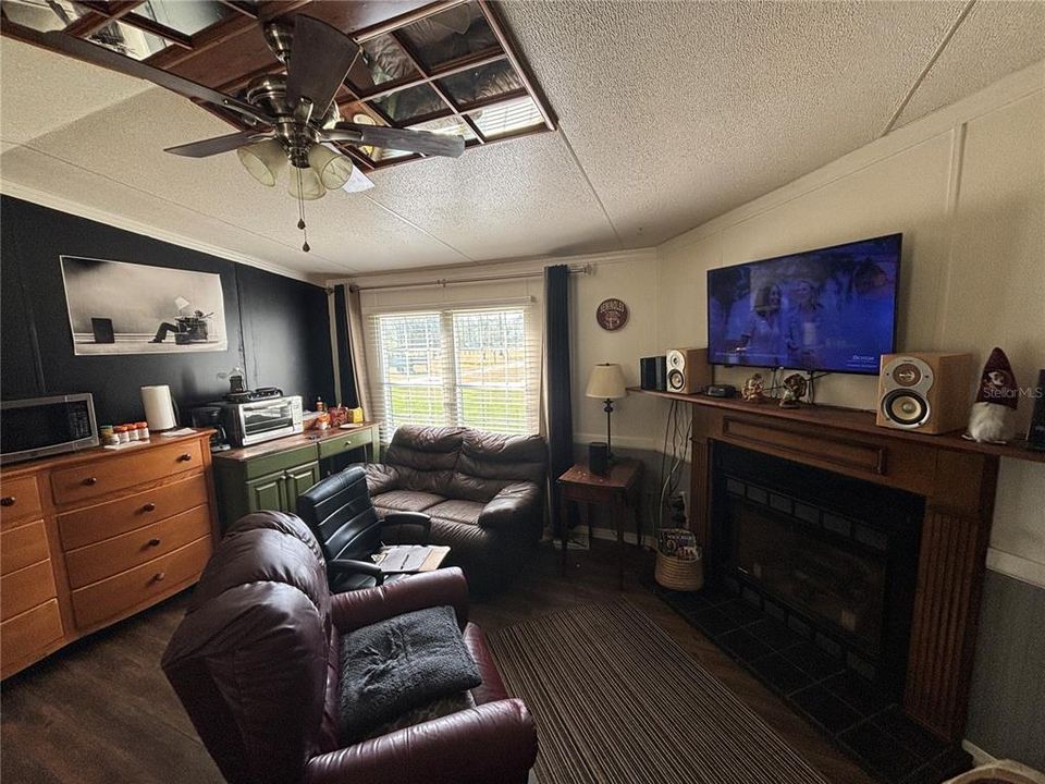 For Sale: $399,000 (5 beds, 4 baths, 3288 Square Feet)