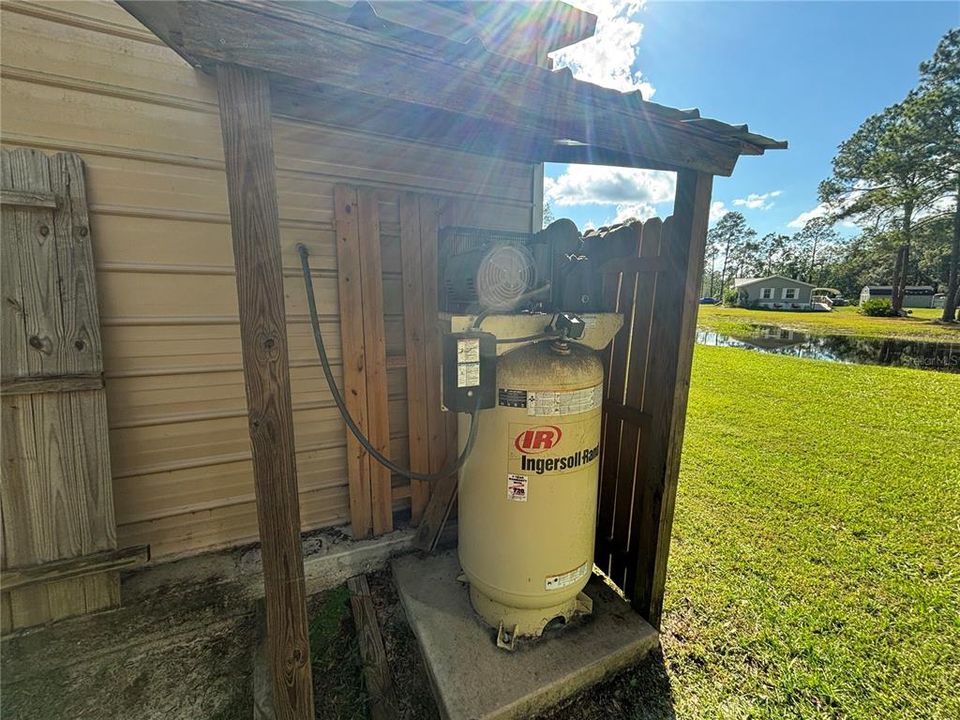 For Sale: $399,000 (5 beds, 4 baths, 3288 Square Feet)