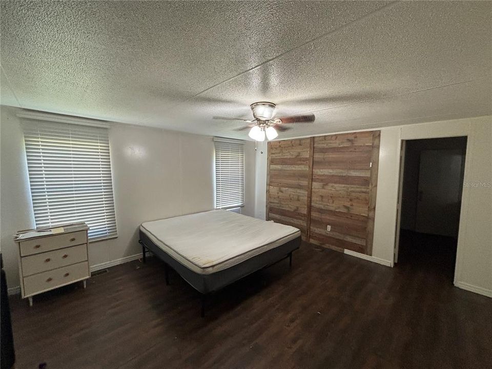 For Sale: $399,000 (5 beds, 4 baths, 3288 Square Feet)