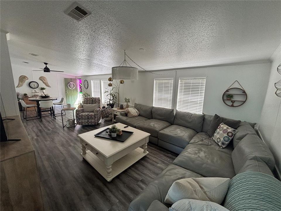 For Sale: $399,000 (5 beds, 4 baths, 3288 Square Feet)