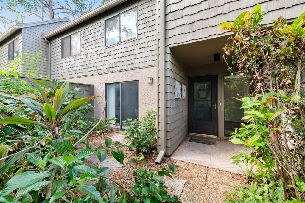 For Sale: $349,000 (3 beds, 3 baths, 1906 Square Feet)