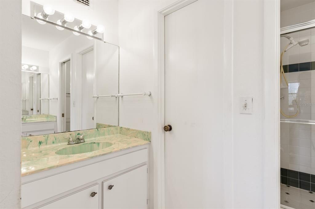 For Sale: $349,000 (3 beds, 3 baths, 1906 Square Feet)