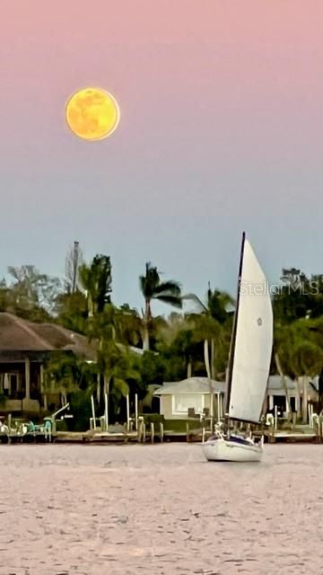 For Sale: $349,000 (3 beds, 3 baths, 1906 Square Feet)