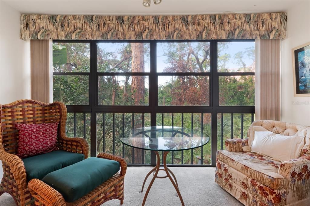 For Sale: $349,000 (3 beds, 3 baths, 1906 Square Feet)