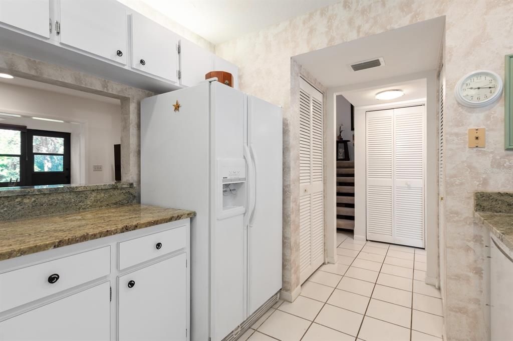 For Sale: $349,000 (3 beds, 3 baths, 1906 Square Feet)