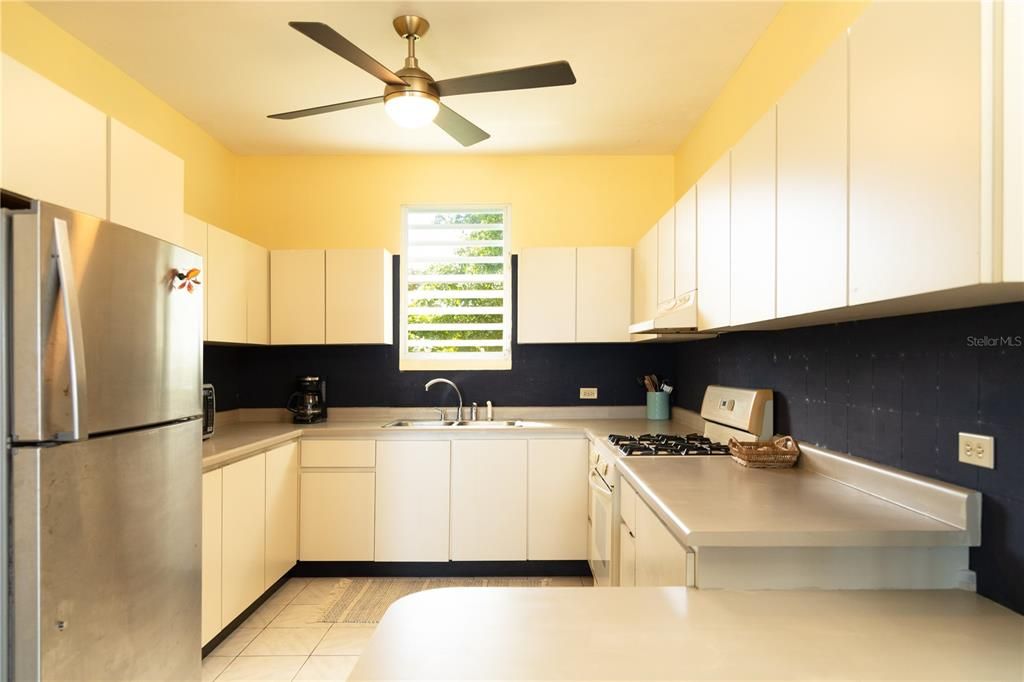 For Sale: $695,000 (4 beds, 3 baths, 2100 Square Feet)