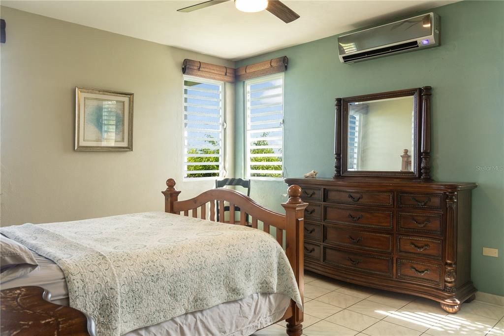 For Sale: $695,000 (4 beds, 3 baths, 2100 Square Feet)