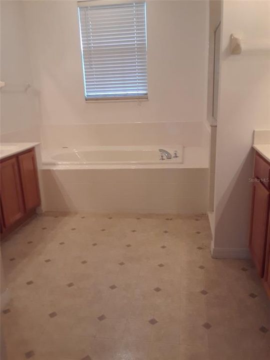 En Renta: $2,650 (4 camas, 3 baños, 3259 Pies cuadrados)