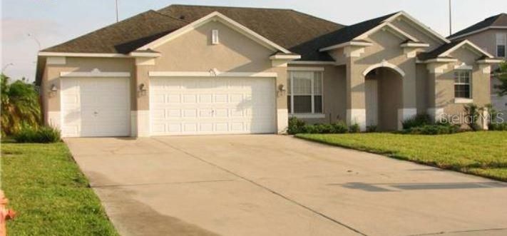 En Renta: $2,650 (4 camas, 3 baños, 3259 Pies cuadrados)