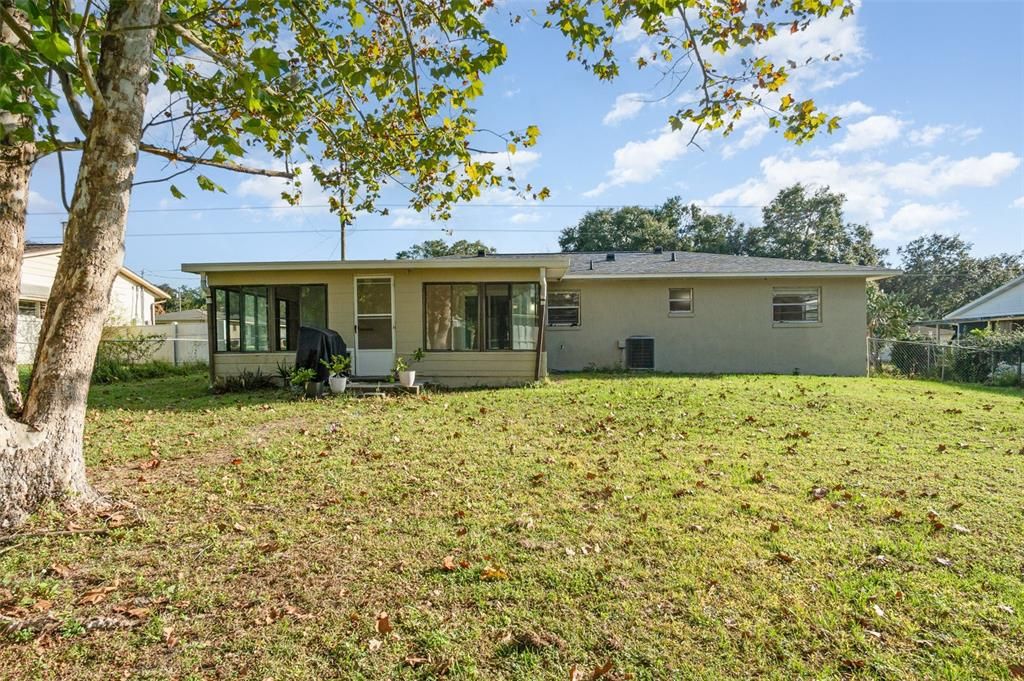 For Sale: $230,000 (2 beds, 2 baths, 832 Square Feet)