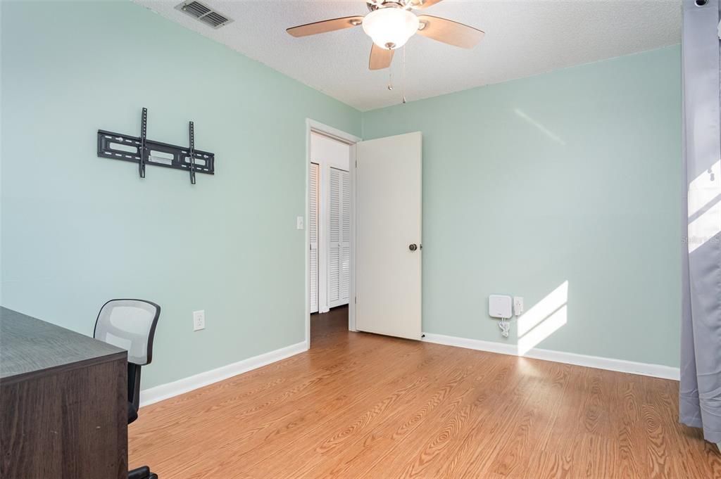 For Sale: $230,000 (2 beds, 2 baths, 832 Square Feet)