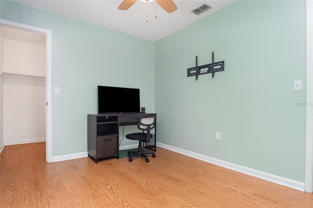 For Sale: $230,000 (2 beds, 2 baths, 832 Square Feet)