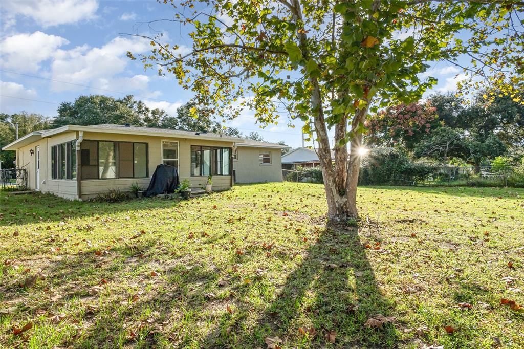 For Sale: $230,000 (2 beds, 2 baths, 832 Square Feet)