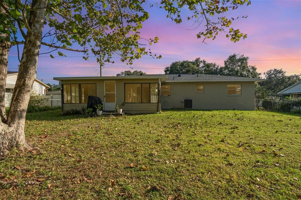 For Sale: $230,000 (2 beds, 2 baths, 832 Square Feet)