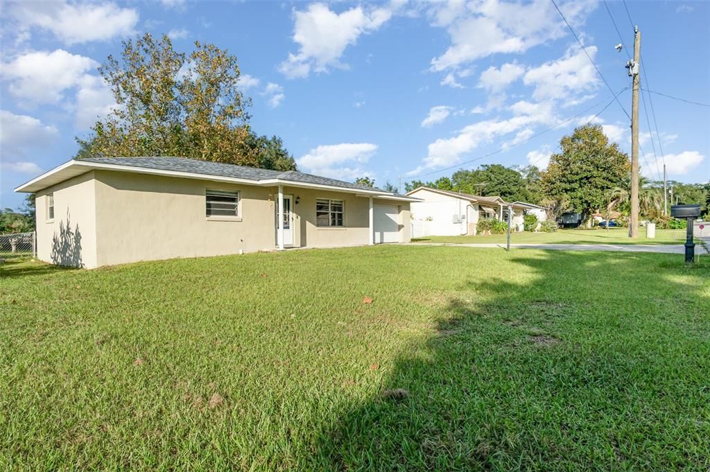 For Sale: $230,000 (2 beds, 2 baths, 832 Square Feet)