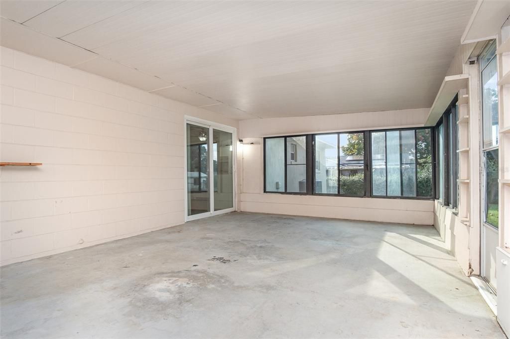 For Sale: $230,000 (2 beds, 2 baths, 832 Square Feet)