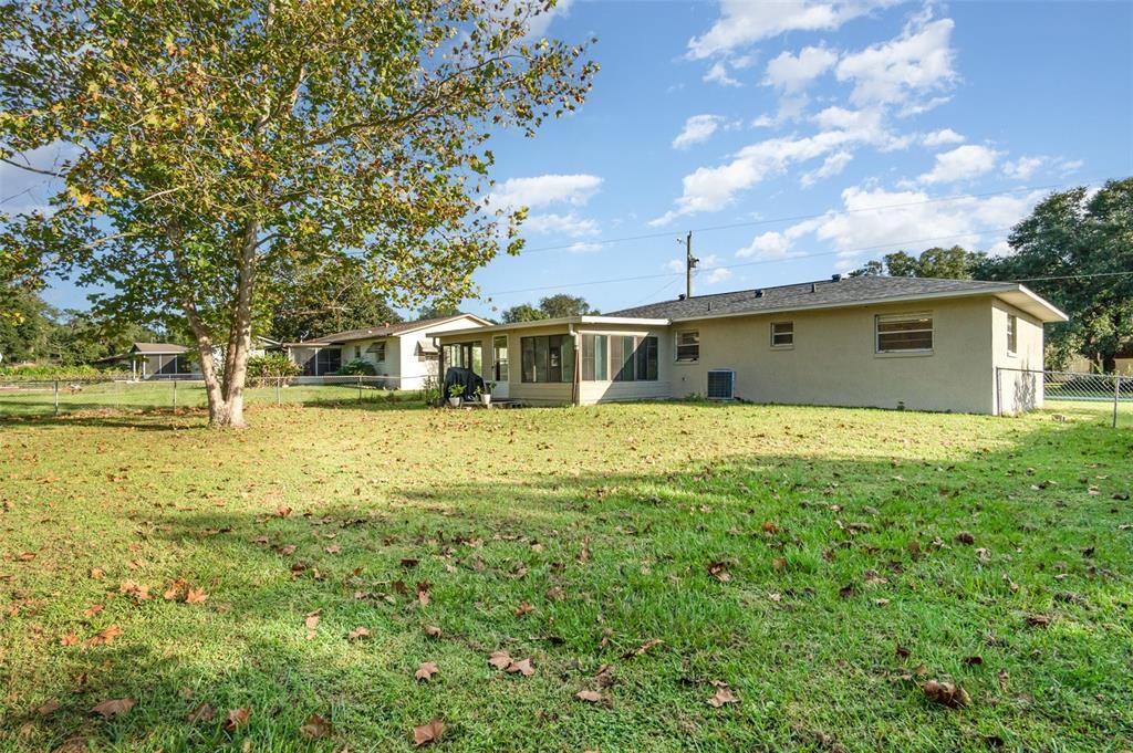 For Sale: $230,000 (2 beds, 2 baths, 832 Square Feet)