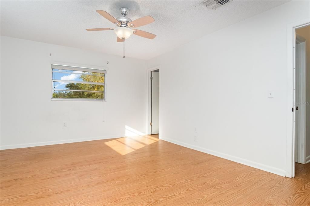 For Sale: $230,000 (2 beds, 2 baths, 832 Square Feet)