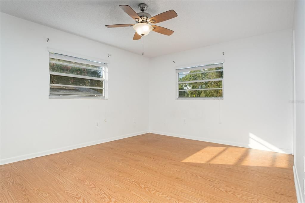 For Sale: $230,000 (2 beds, 2 baths, 832 Square Feet)