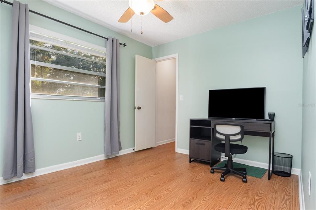 For Sale: $230,000 (2 beds, 2 baths, 832 Square Feet)