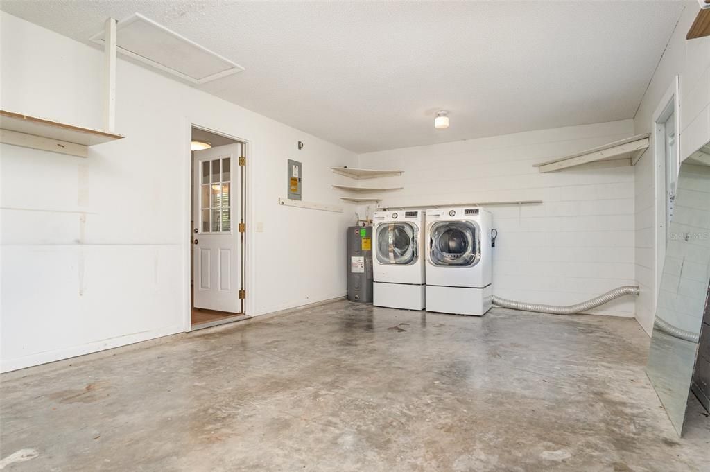 For Sale: $230,000 (2 beds, 2 baths, 832 Square Feet)