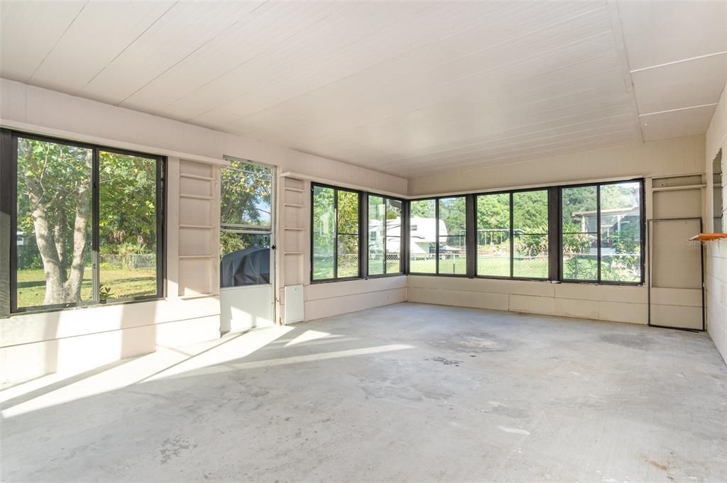 For Sale: $230,000 (2 beds, 2 baths, 832 Square Feet)