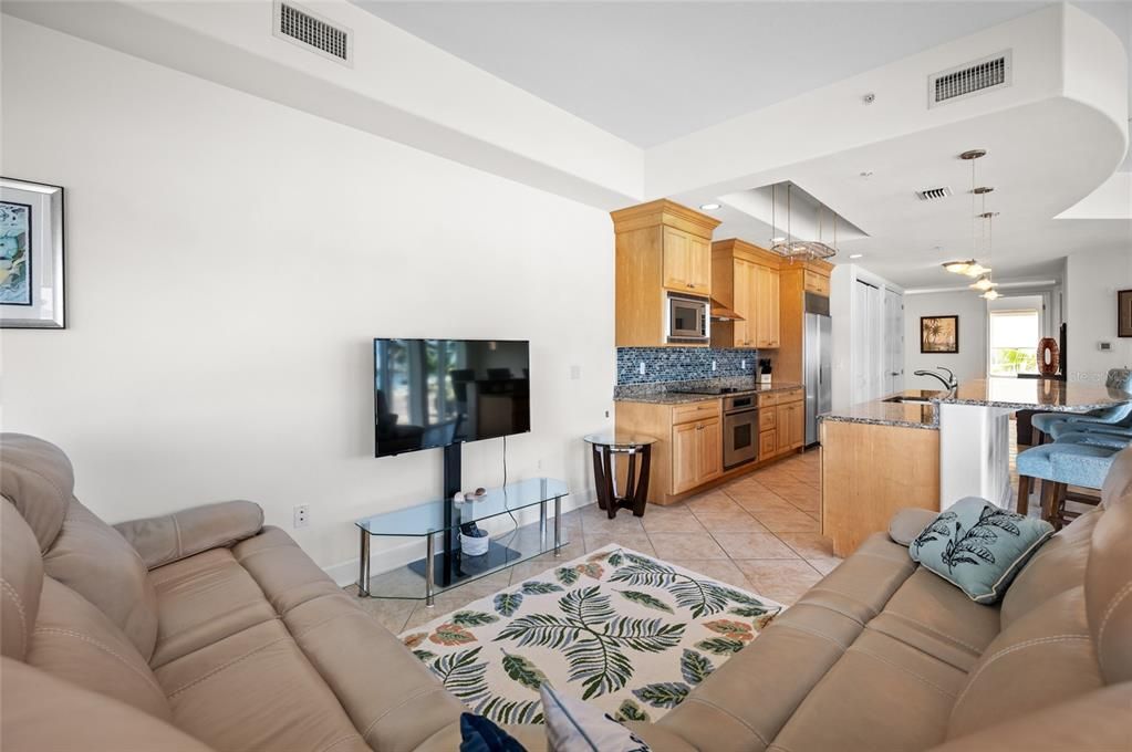 En Venta: $544,900 (2 camas, 2 baños, 1384 Pies cuadrados)