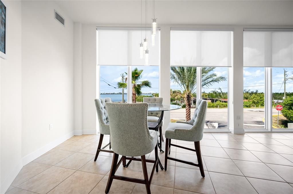 En Venta: $544,900 (2 camas, 2 baños, 1384 Pies cuadrados)