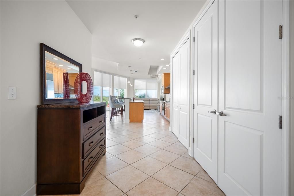 En Venta: $544,900 (2 camas, 2 baños, 1384 Pies cuadrados)