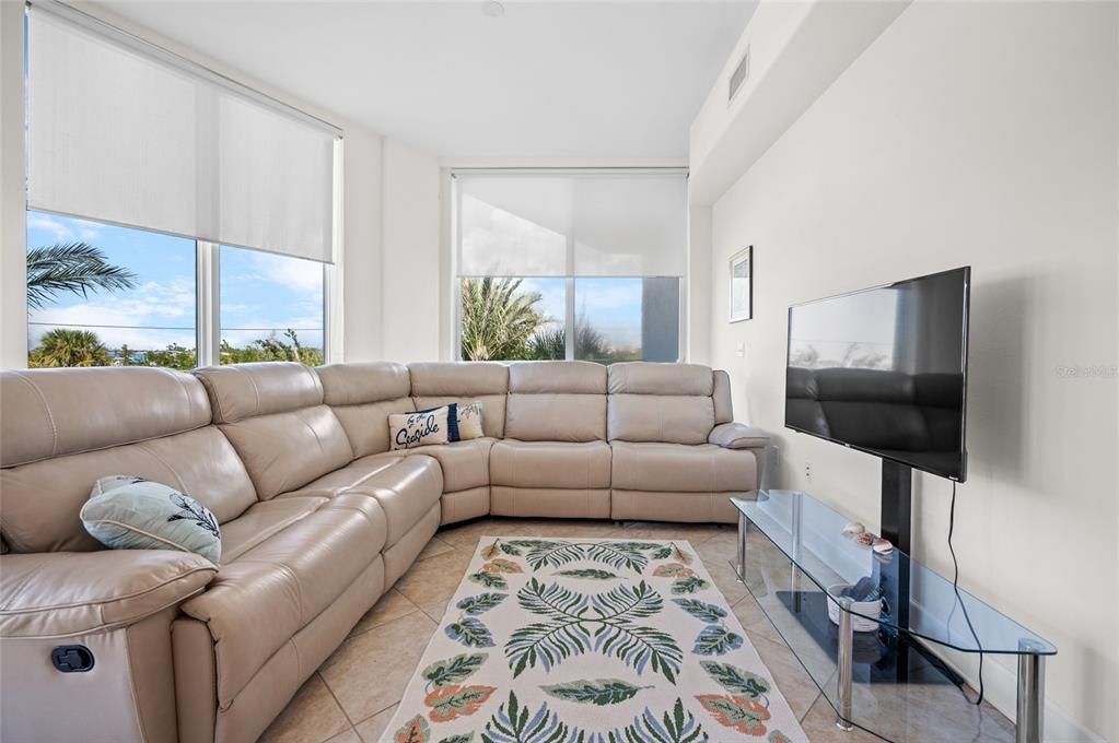 En Venta: $544,900 (2 camas, 2 baños, 1384 Pies cuadrados)