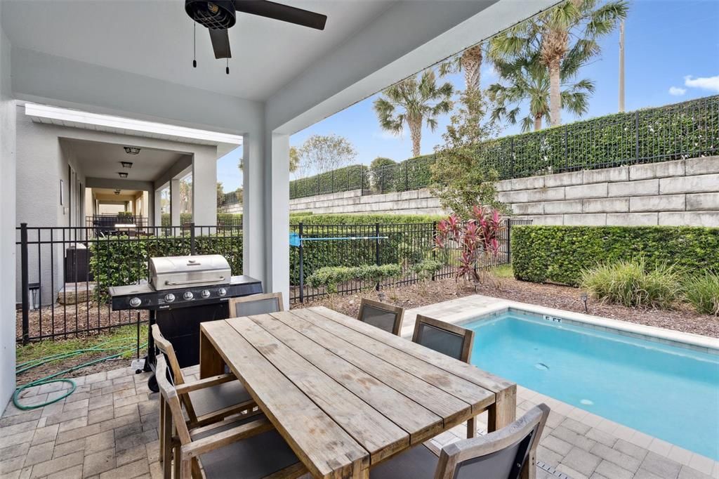 Active With Contract: $499,999 (5 beds, 5 baths, 2570 Square Feet)