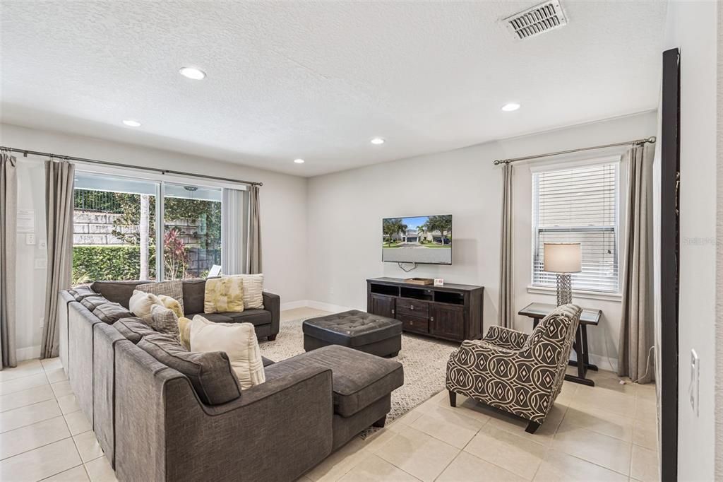 Active With Contract: $499,999 (5 beds, 5 baths, 2570 Square Feet)