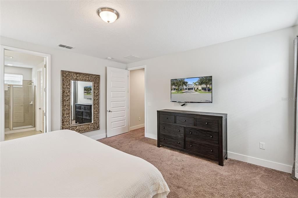 Active With Contract: $499,999 (5 beds, 5 baths, 2570 Square Feet)