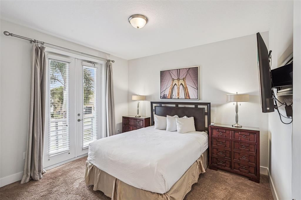 Active With Contract: $499,999 (5 beds, 5 baths, 2570 Square Feet)