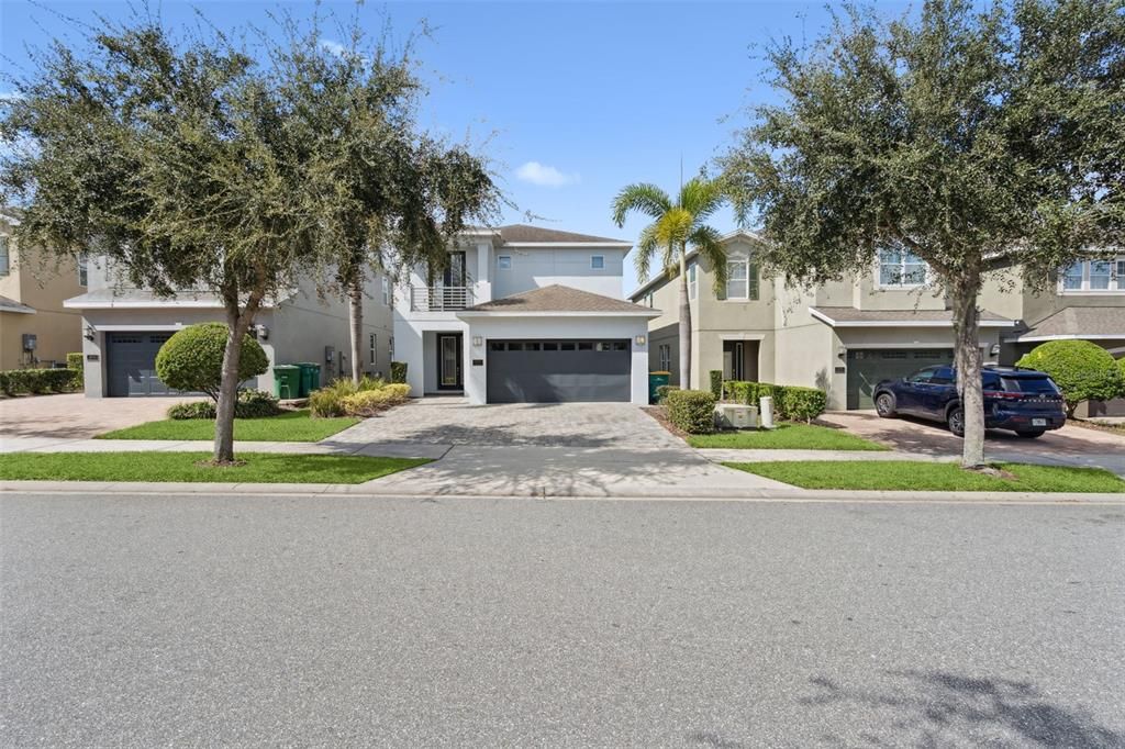 Active With Contract: $499,999 (5 beds, 5 baths, 2570 Square Feet)
