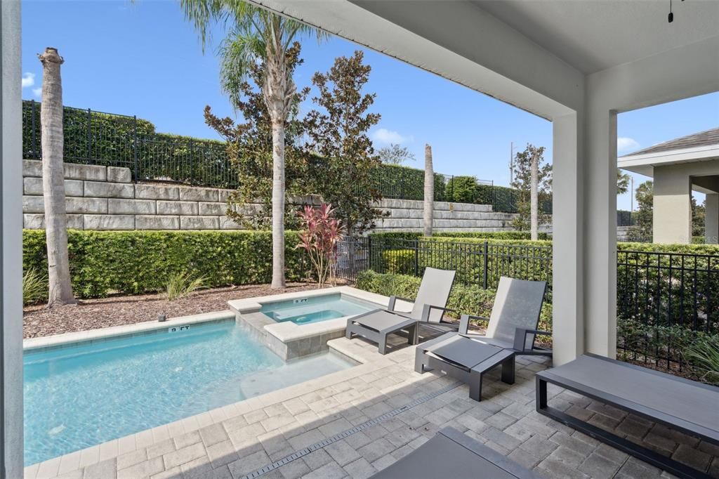 Active With Contract: $499,999 (5 beds, 5 baths, 2570 Square Feet)