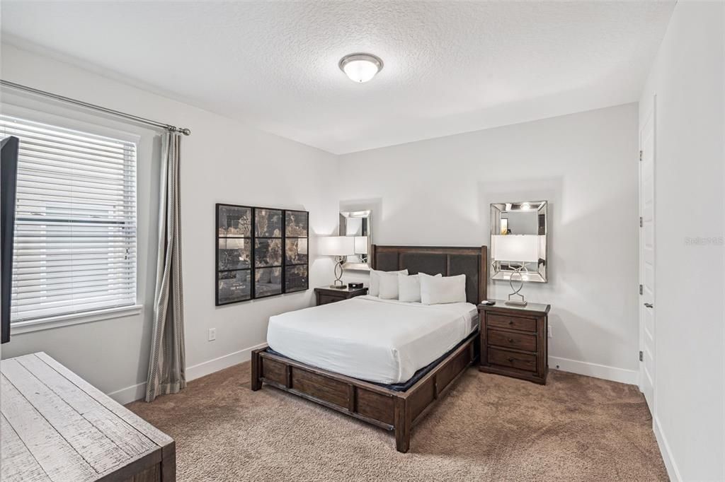 Active With Contract: $499,999 (5 beds, 5 baths, 2570 Square Feet)