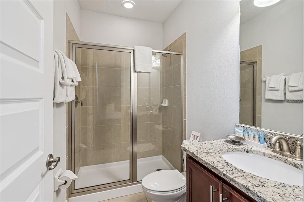 Active With Contract: $499,999 (5 beds, 5 baths, 2570 Square Feet)