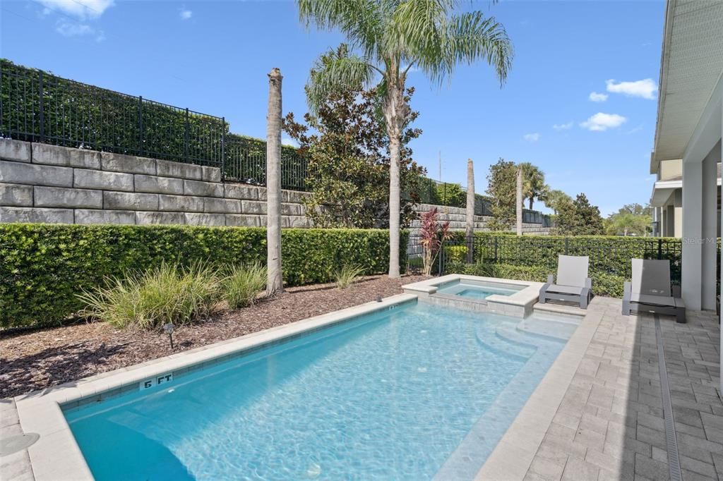 Active With Contract: $499,999 (5 beds, 5 baths, 2570 Square Feet)