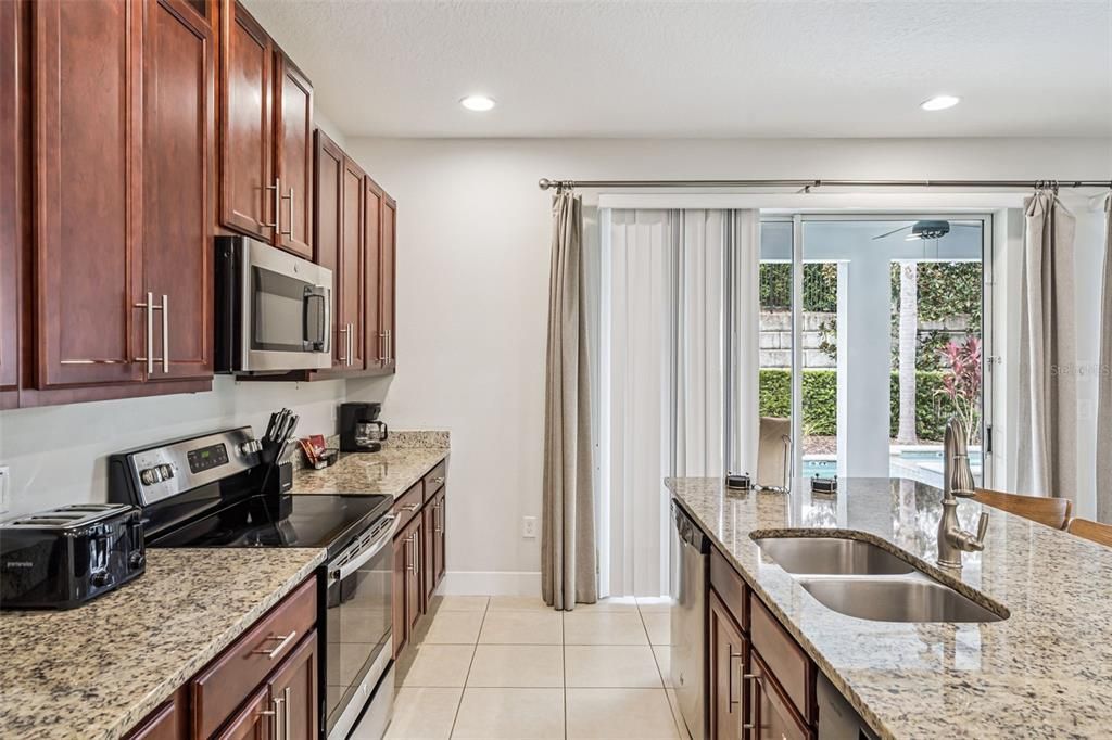 Active With Contract: $499,999 (5 beds, 5 baths, 2570 Square Feet)