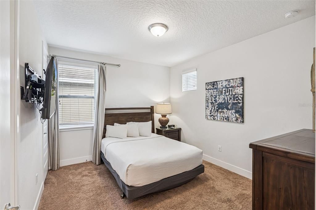 Active With Contract: $499,999 (5 beds, 5 baths, 2570 Square Feet)