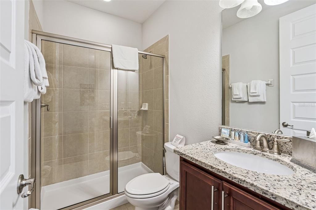 Active With Contract: $499,999 (5 beds, 5 baths, 2570 Square Feet)