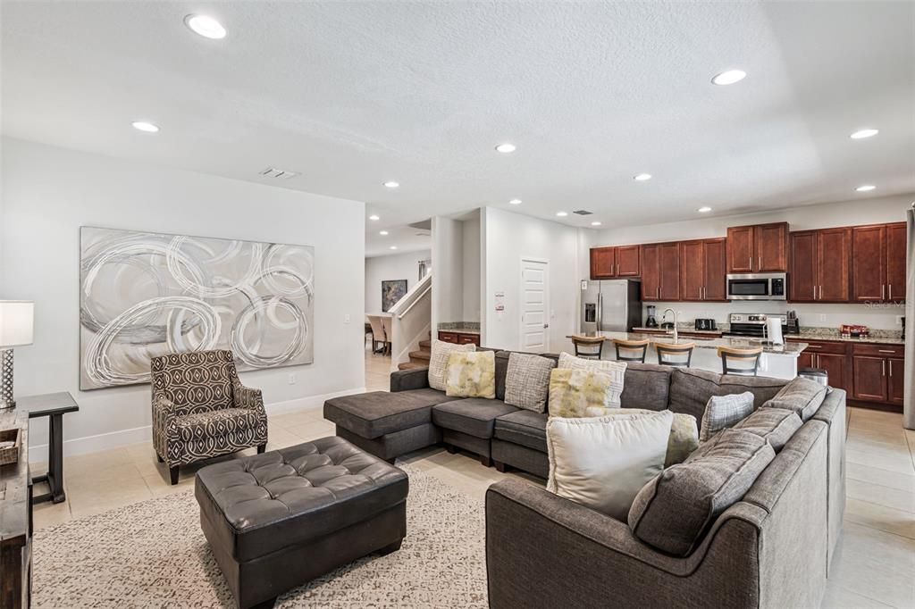 Active With Contract: $499,999 (5 beds, 5 baths, 2570 Square Feet)