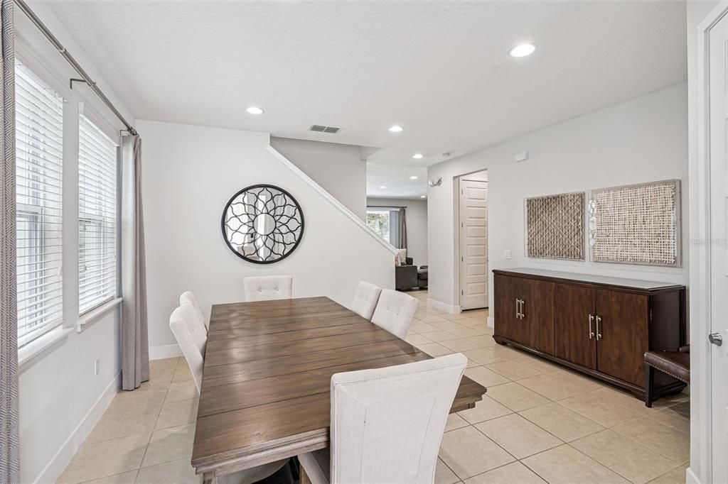 Active With Contract: $499,999 (5 beds, 5 baths, 2570 Square Feet)