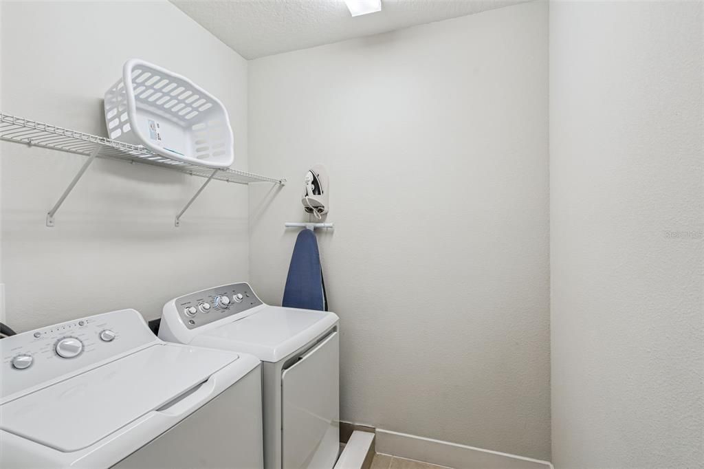 Active With Contract: $499,999 (5 beds, 5 baths, 2570 Square Feet)