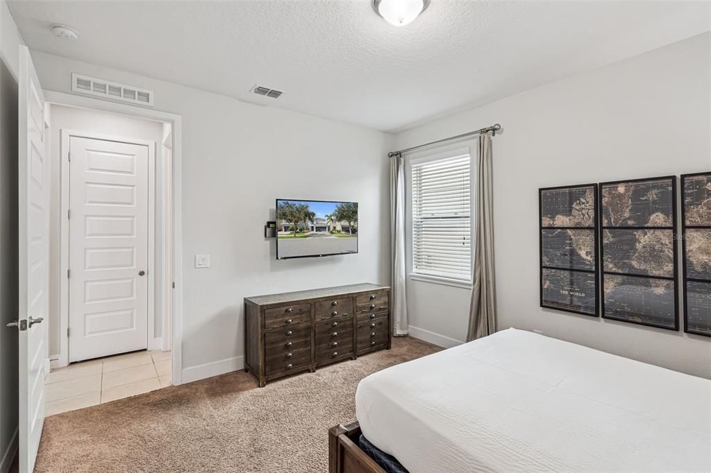 Active With Contract: $499,999 (5 beds, 5 baths, 2570 Square Feet)