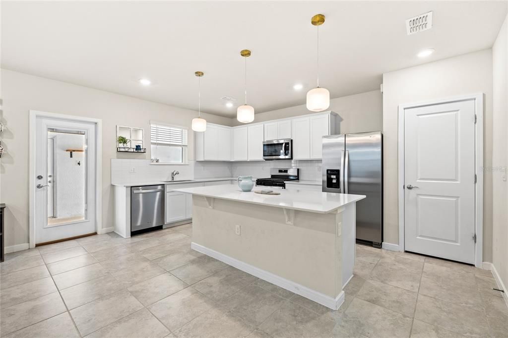 For Sale: $475,000 (4 beds, 3 baths, 2482 Square Feet)